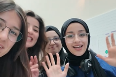 Na zdjęciu cztery studentki Uniwersytetu, 