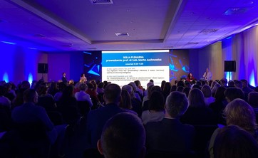 Widok na salę konferencyzjną podczas sesji plenarnej, źródło: profil organizatora na FB