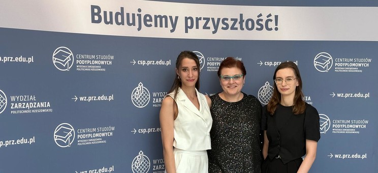 Od lewej: mgr Sara Gaweł, dr Iwona Oleniuch, mgr Maria Karnas