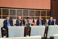 Sesja mentorska, od lewej: prof. dr hab. Alojzy Z. Nowak, prof. dr hab. Andrzej Kaleta, prof. dr hab. Ewa Bojar, prof. dr hab. Janusz Czekaj oraz prof. dr hab. Jan W. Wiktor, zdjęcie autorki tekstu