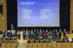 Wszyscy nagrodzeni nagrodami za osiągnięcia naukowe, dydaktyczne i organizacyjne - szósta od lewej prof. PRz K. Khorrami, jedenasta prof. PRz T. Piecuch. 