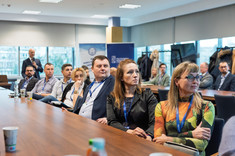 Uczestnicy konferencji podczas słuchania wystąpienia prof. J. Sępa, 