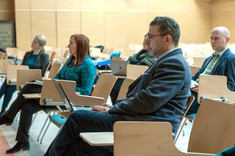 Uczestnicy spotkania. Na pierwszym planie prof. Çağri Bulut,