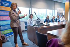 Marta Rokoszak podczas prelekcji, fot. Arkadiusz Surowiec