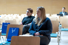 Uczestnicy spotkania. Z prawej dr hab. Teresa Piecuch, z lewej dr Iwona Oleniuch,