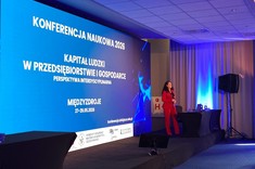 Widok na salę konferencyzjną podczas otwarcia wydarzenia, źródło: profil organizatora na FB