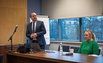 Otwarcie seinarium przez dr inż. Dariusza Wyrwę. Pierwsza z prawej dr hab. Teresa Piecuch, prof PRz, fot. A. Surowiec