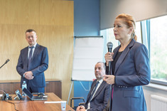 Uczestnicy wydarzenia, od prawej: dr hab. B. Zatwarnicka-Madura, prof. PRz, dr inż. D. Wyrwa, dr hab. J. Strojny, prof. PRz, 