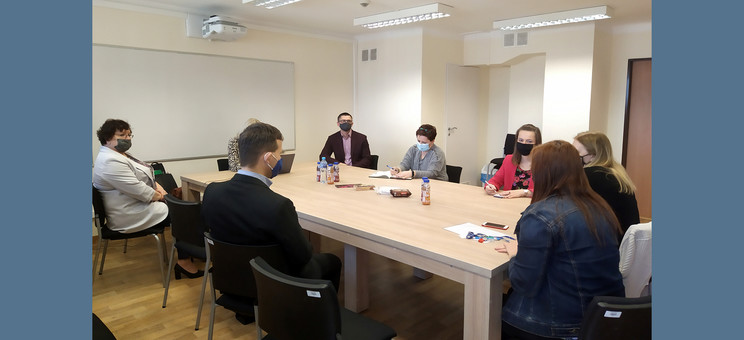 Na zdjęciu członkowie ZZP w towarzystwie prodziekana dr inż. Pawła Dobrzańskiego i mgr Urszuli Bysiewicz w roli protokolantki,