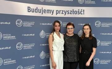 Od lewej: mgr Sara Gaweł, dr Iwona Oleniuch, mgr Maria Karnas