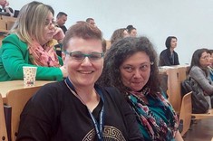 Od lewej I. Oleniuch i K. Chudy-Laskowska podczas obrad konferencyjnych, 