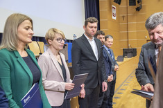 Nagrodzeni pracownicy WZ - pierwsza od lewej dr Jolanta Stec-Rusiecka, ostatni od prawej dr inż. Bożydar Ziółkowski, fot. Arkadiusz Surowiec