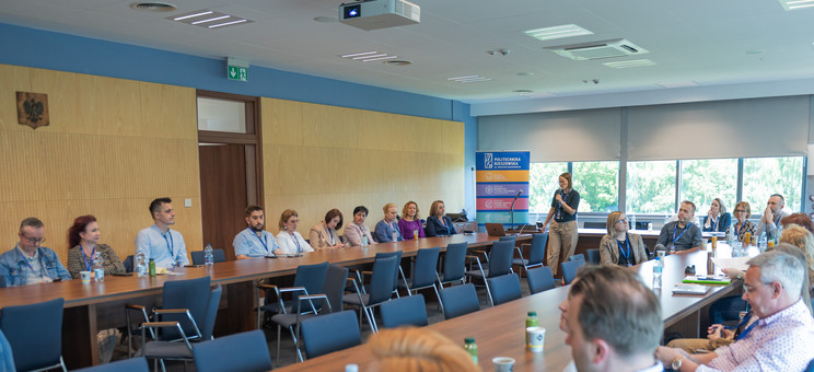 Na zdjęciu uczestnicy konferencji - widok ogólny, fot. Arkadiusz Surowiec