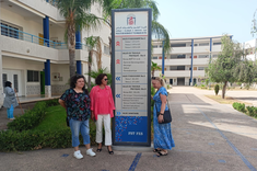 Dr hab. Teresa Piecuch (pierwsza z prawej), dr Katarzyna Chudy-Laskowska oraz prof. Najiba EL AMRANI EL IDRISSI w kampusie Sidi Mohamed Ben Abdellah University w Fez,